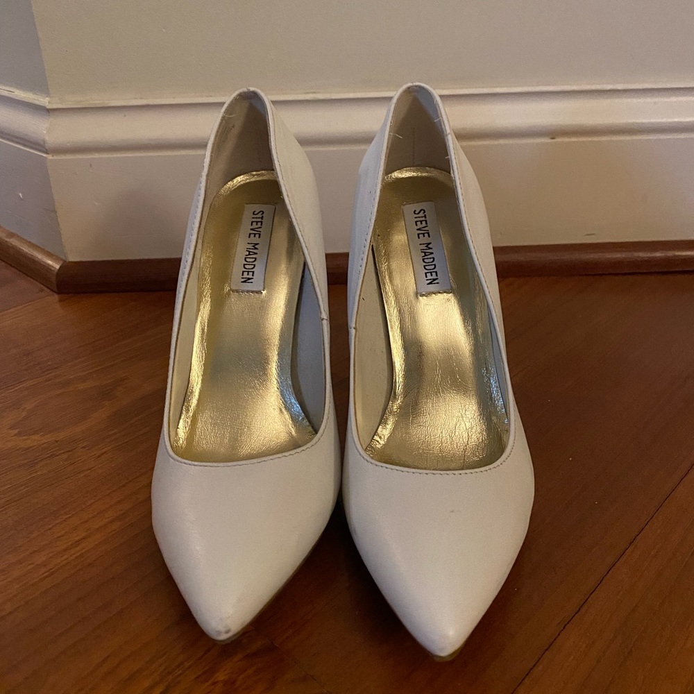 New in box Steve Madden Shooterr White Leather Heels, Size 7